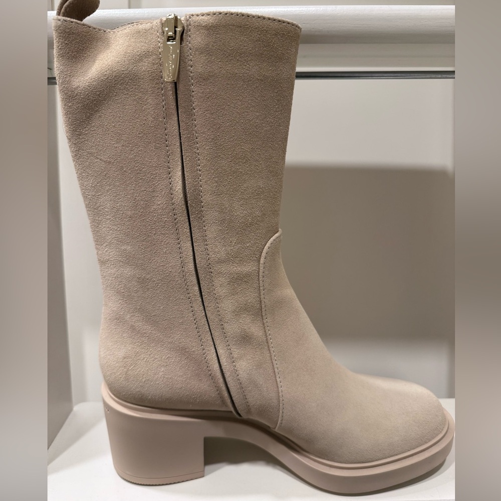 BNIB Gianvito Rossi Suede Ankle Boots Size 7.5